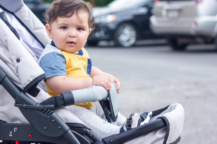 Fotelik samochodowy 4baby Enzo Fix i Size 40-150cm zielony zapewnia komfort i bezpieczeństwo podczas podróży