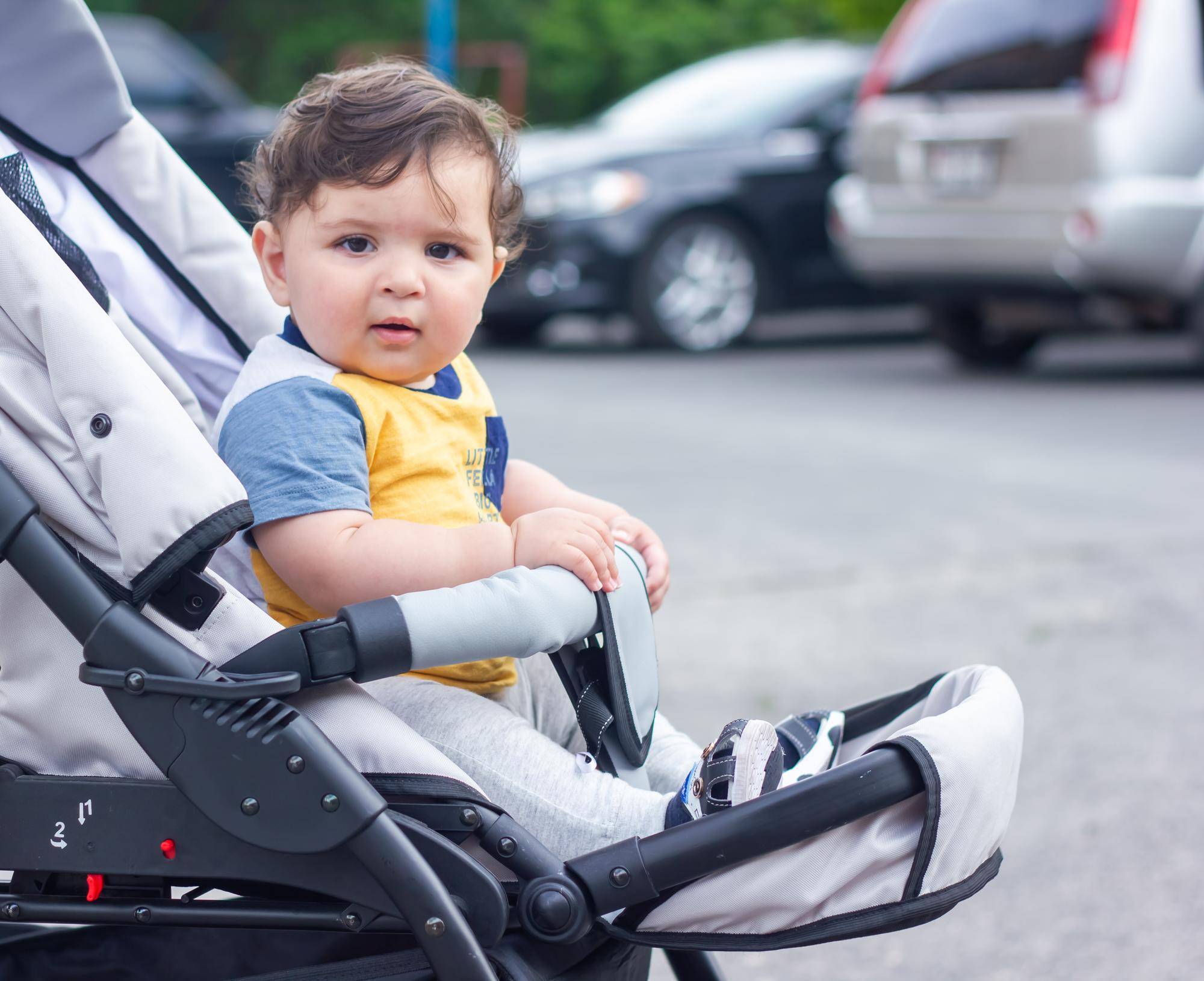 Fotelik samochodowy 4baby Enzo Fix i Size 40-150cm zielony zapewnia komfort i bezpieczeństwo podczas podróży