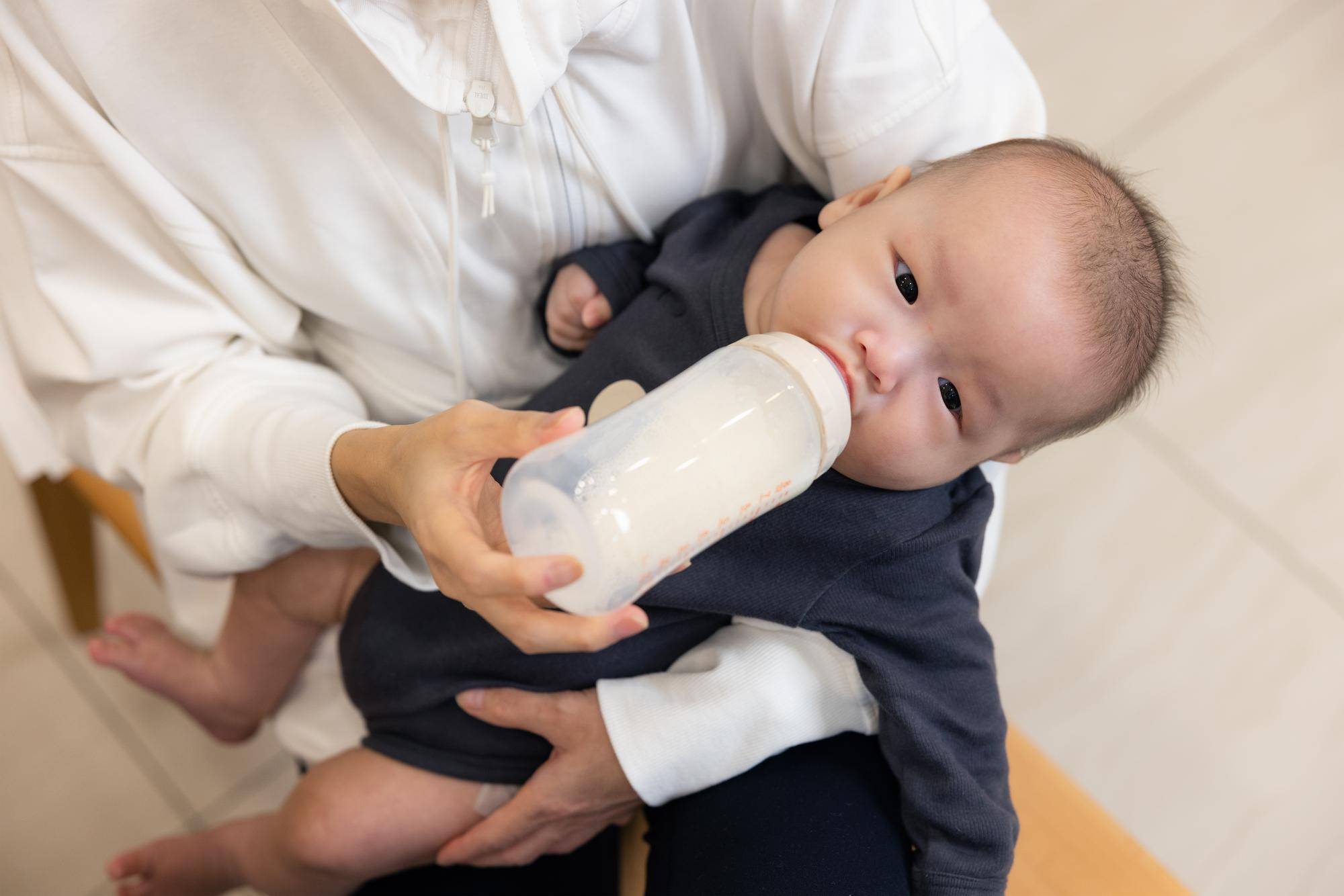 Jak butelka Tommee Tippee M6 wpływa na karmienie niemowląt?