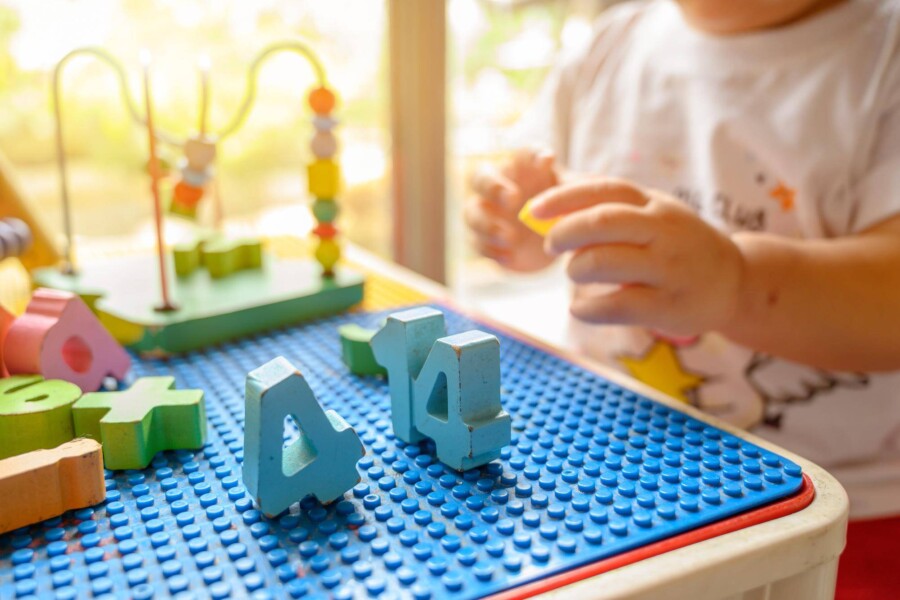 Jak zabawki edukacyjne dla dzieci wpływają na rozwój wyobraźni?