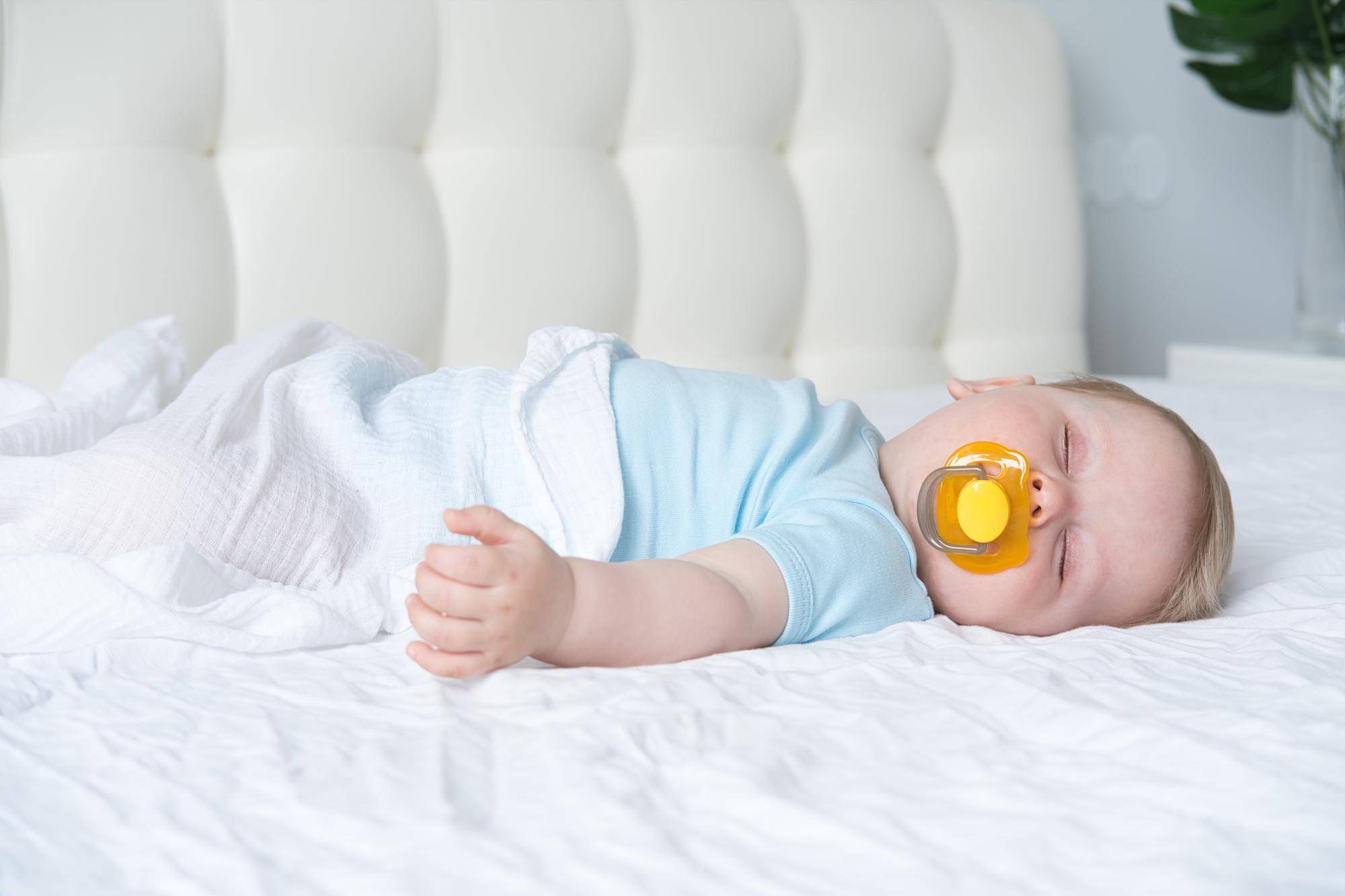 Smoczki uspokajające Tommee Tippee 0-6 miesięcy nocne 2 pak idealne na spokojne noce